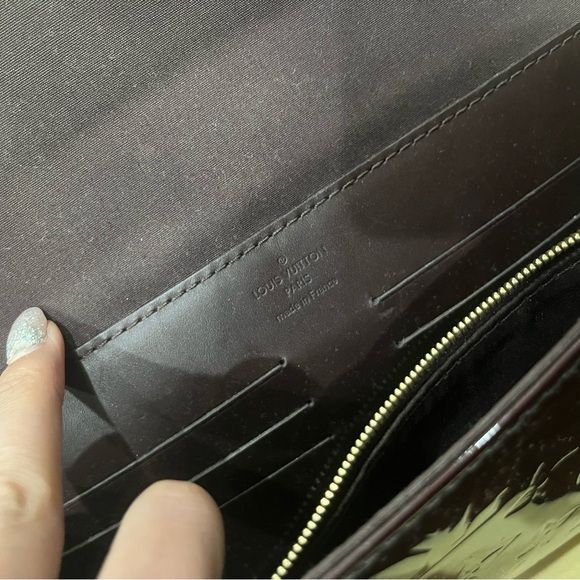 Louis Vuitton Monogram Vernis Ana Clutch - Picture 10 of 11